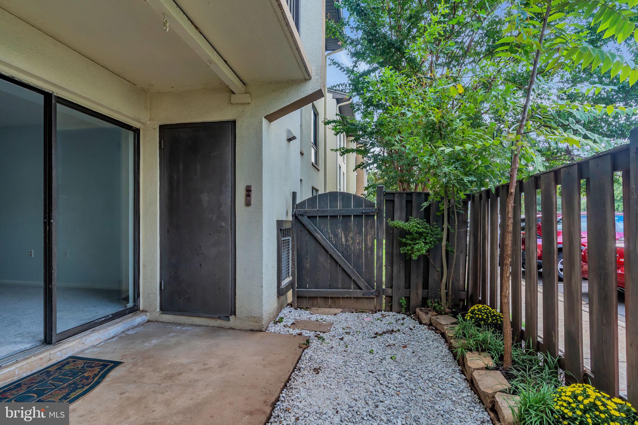623 Center STREET Unit: T4