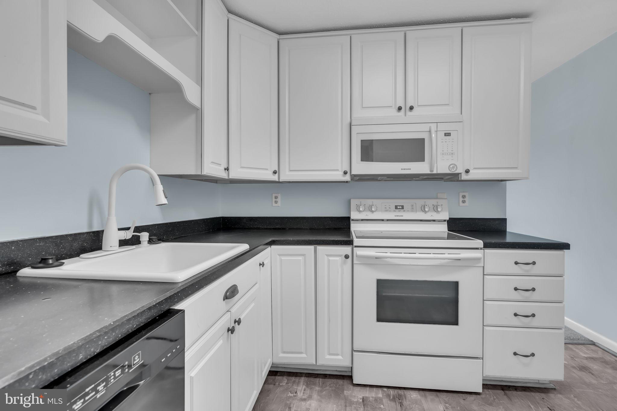 623 Center STREET Unit: T4
