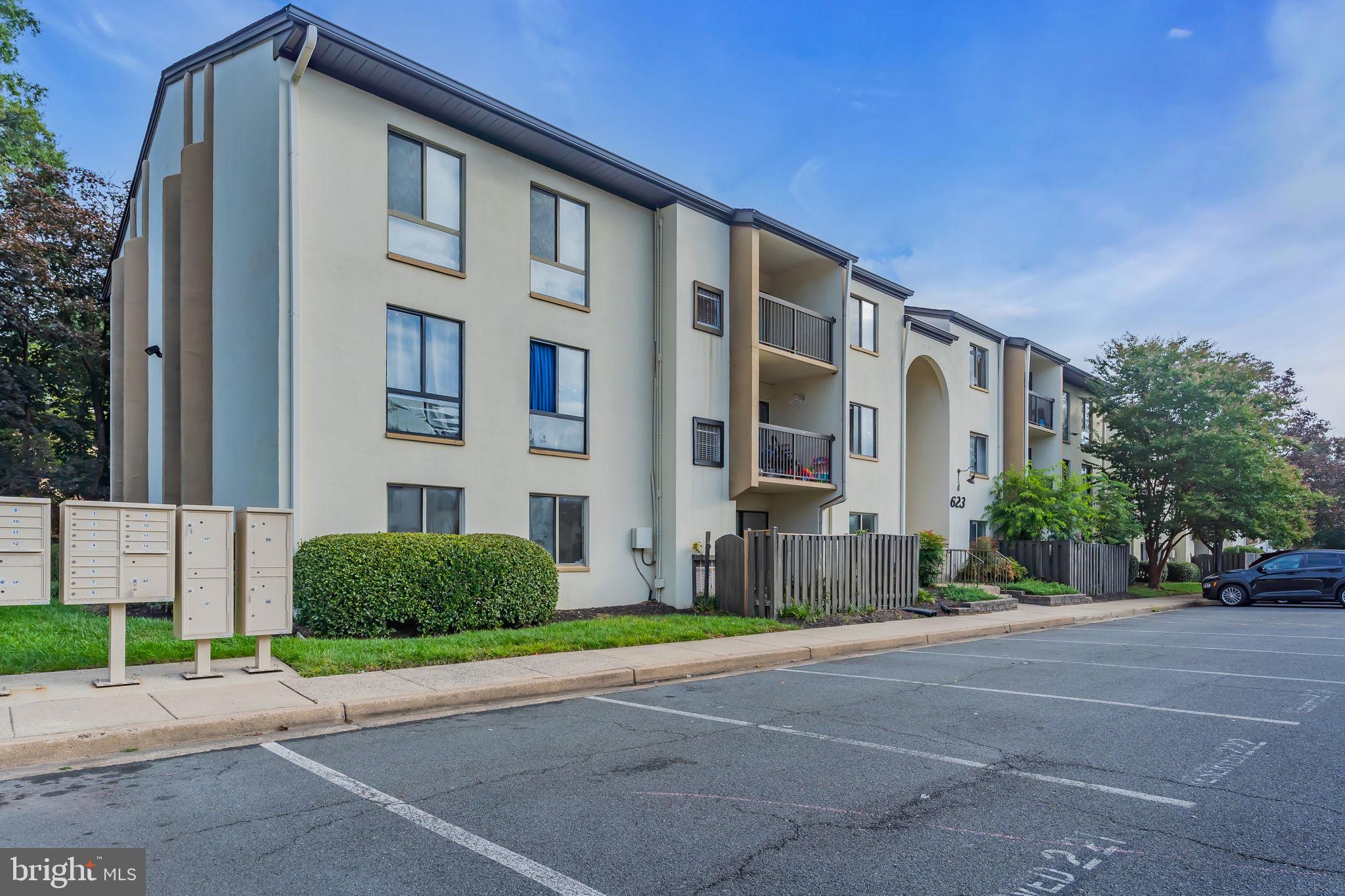623 Center STREET Unit: T4