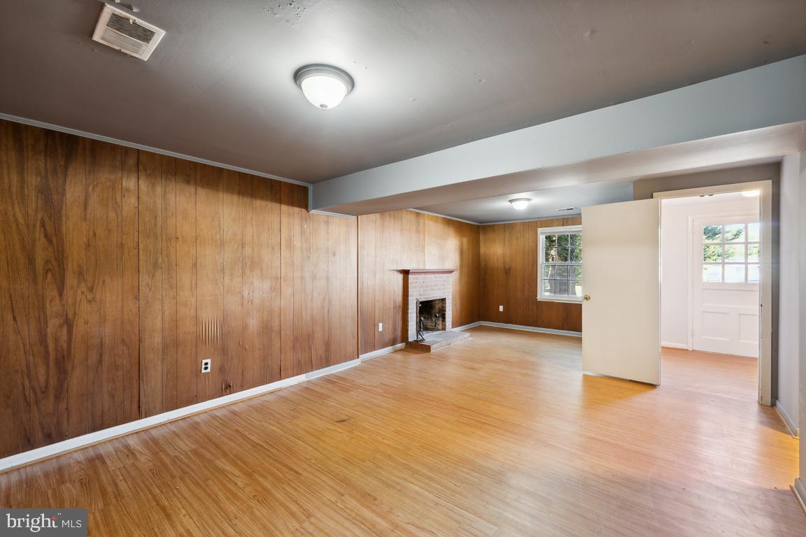 9519 Old Creek DRIVE