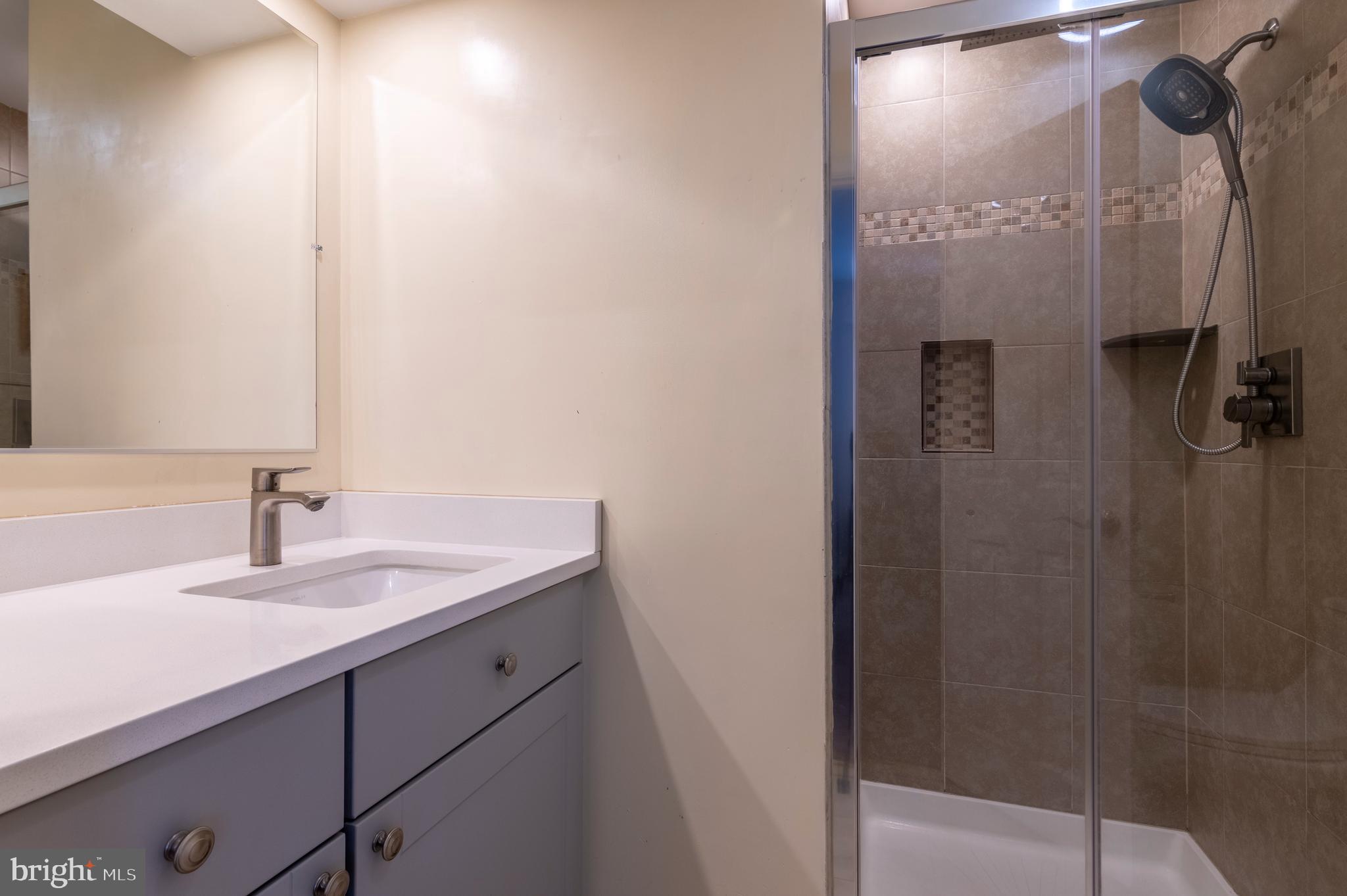 6021 Curtier DRIVE Unit: 6021C