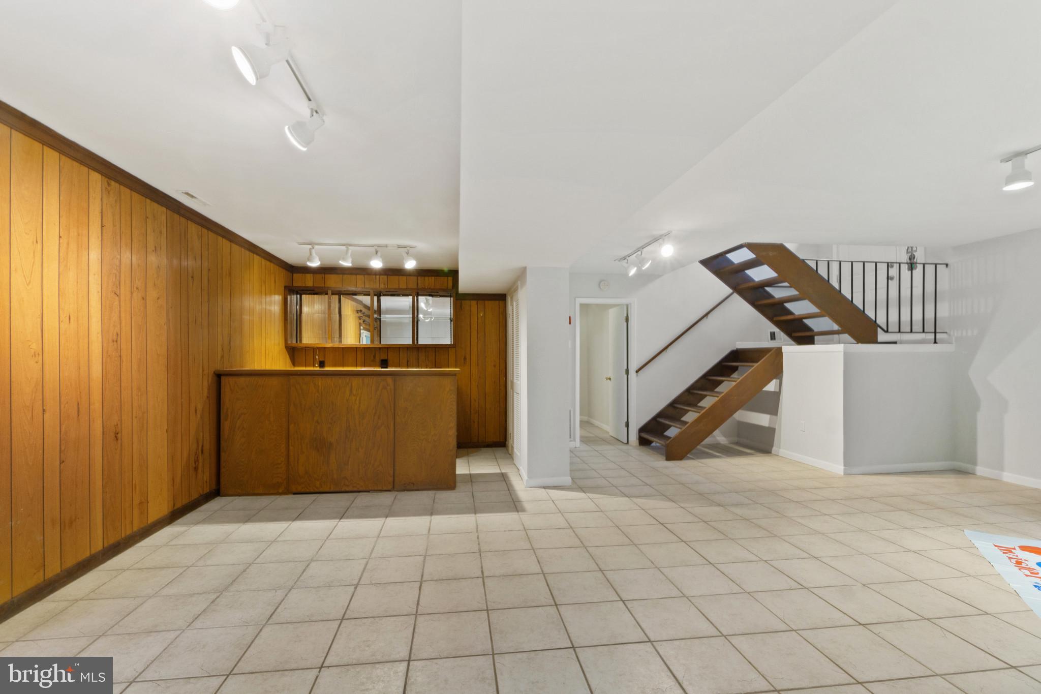 10208 van Thompson ROAD