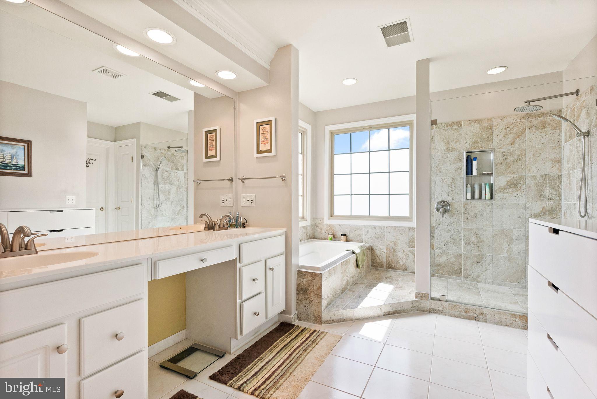 6273 Kingfisher LANE