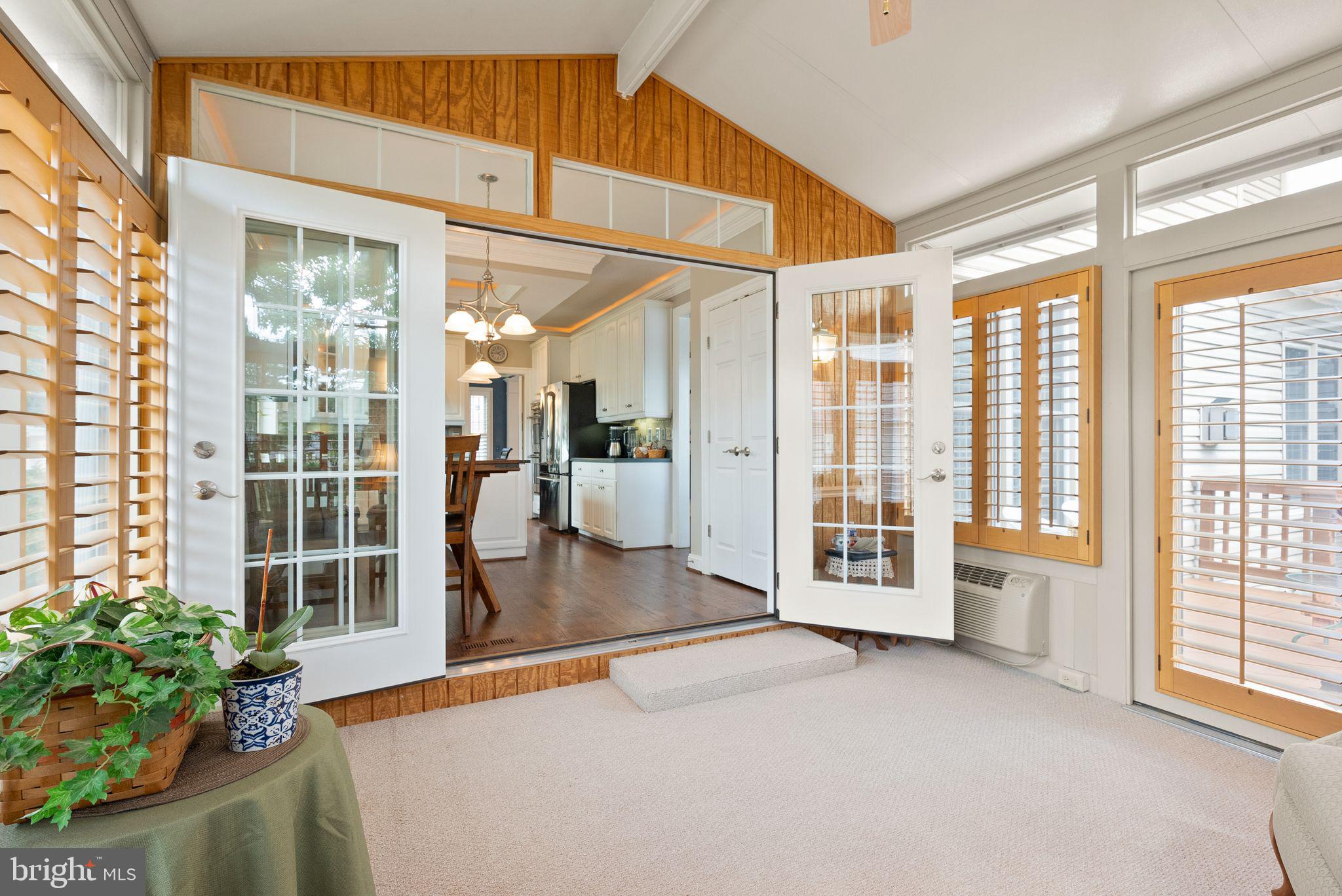 6273 Kingfisher LANE