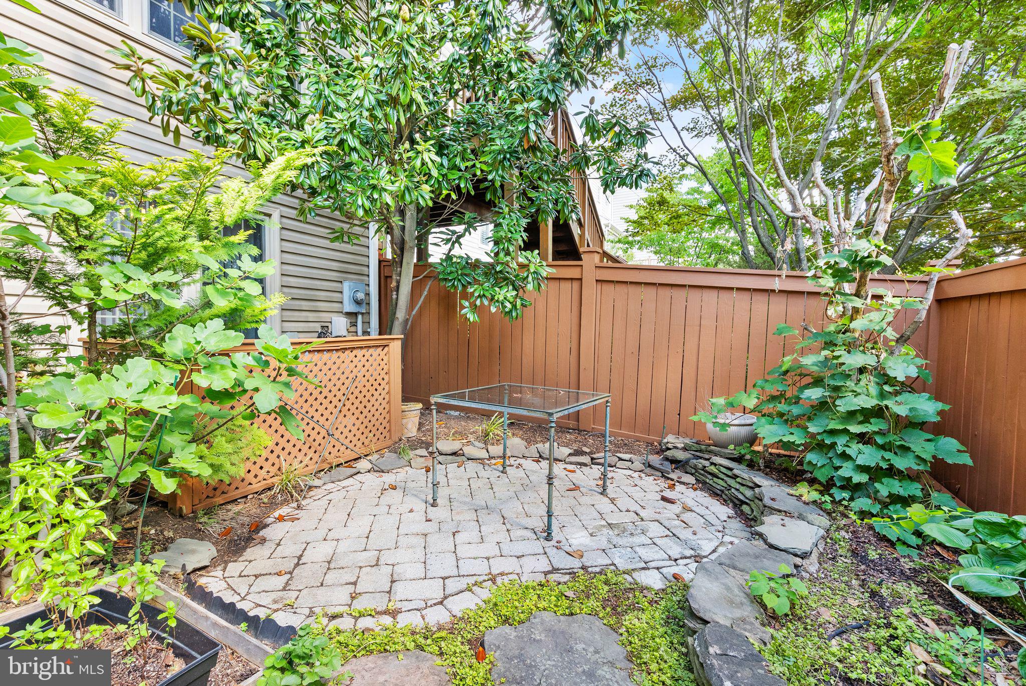 6273 Kingfisher LANE