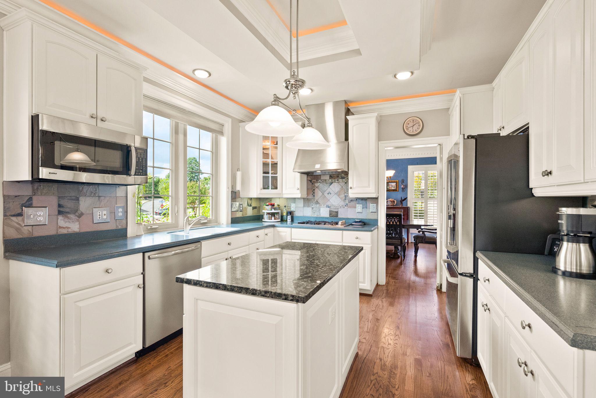 6273 Kingfisher LANE