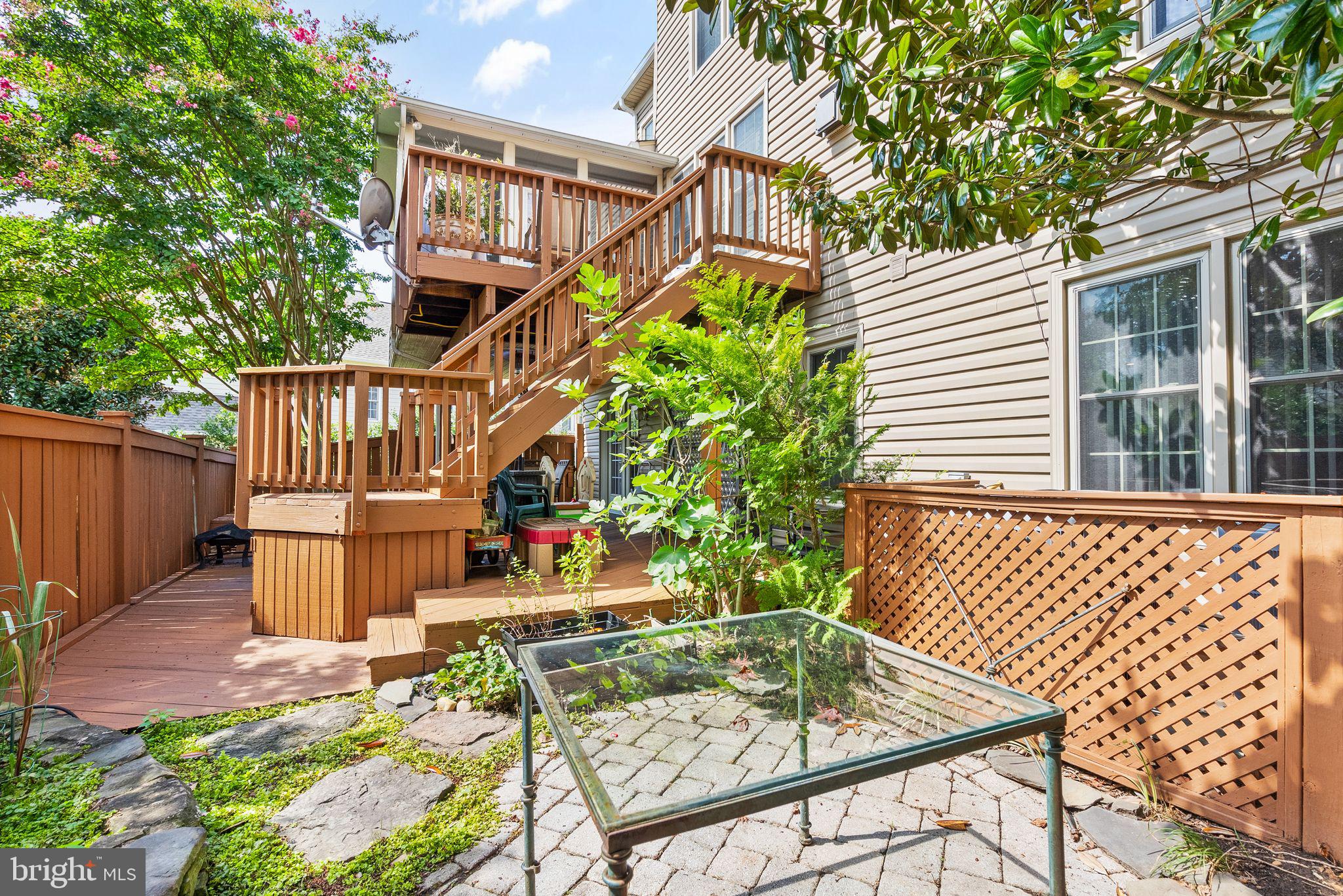 6273 Kingfisher LANE