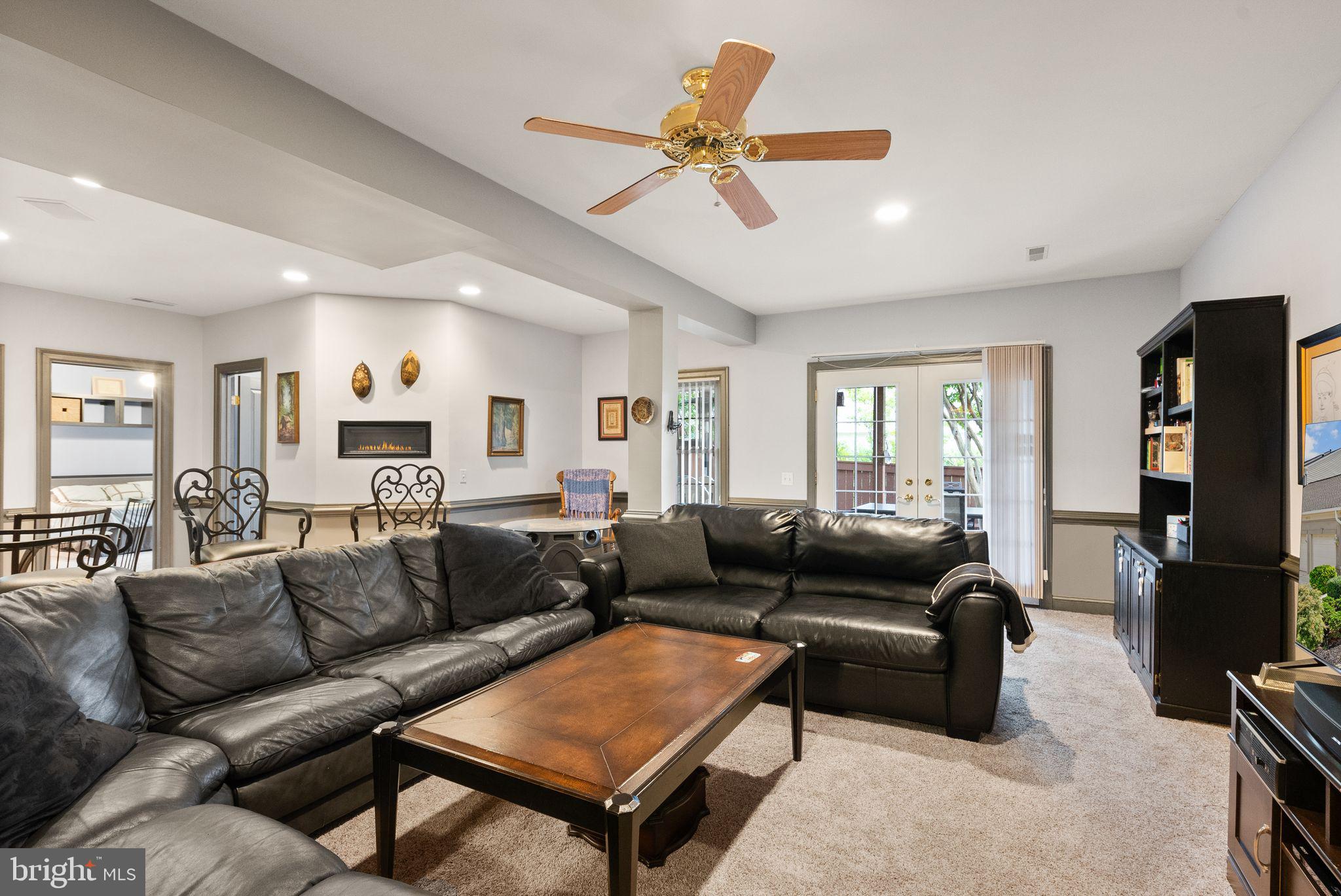 6273 Kingfisher LANE