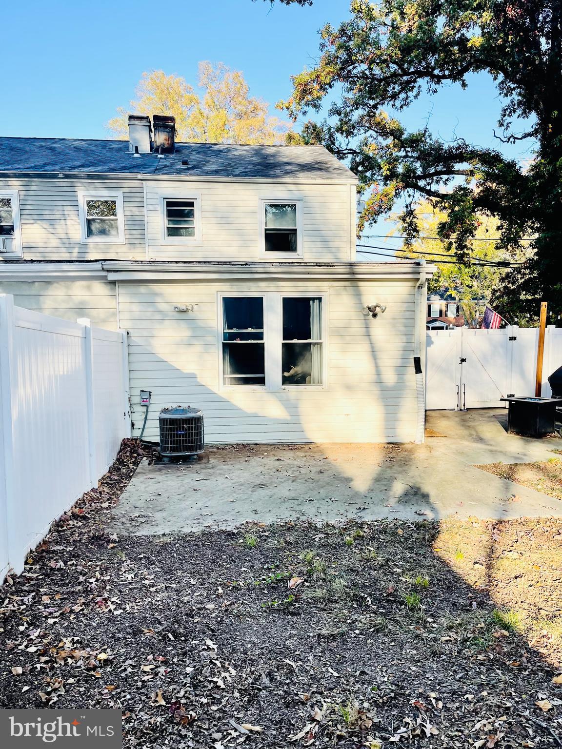 2223 Huntington AVENUE