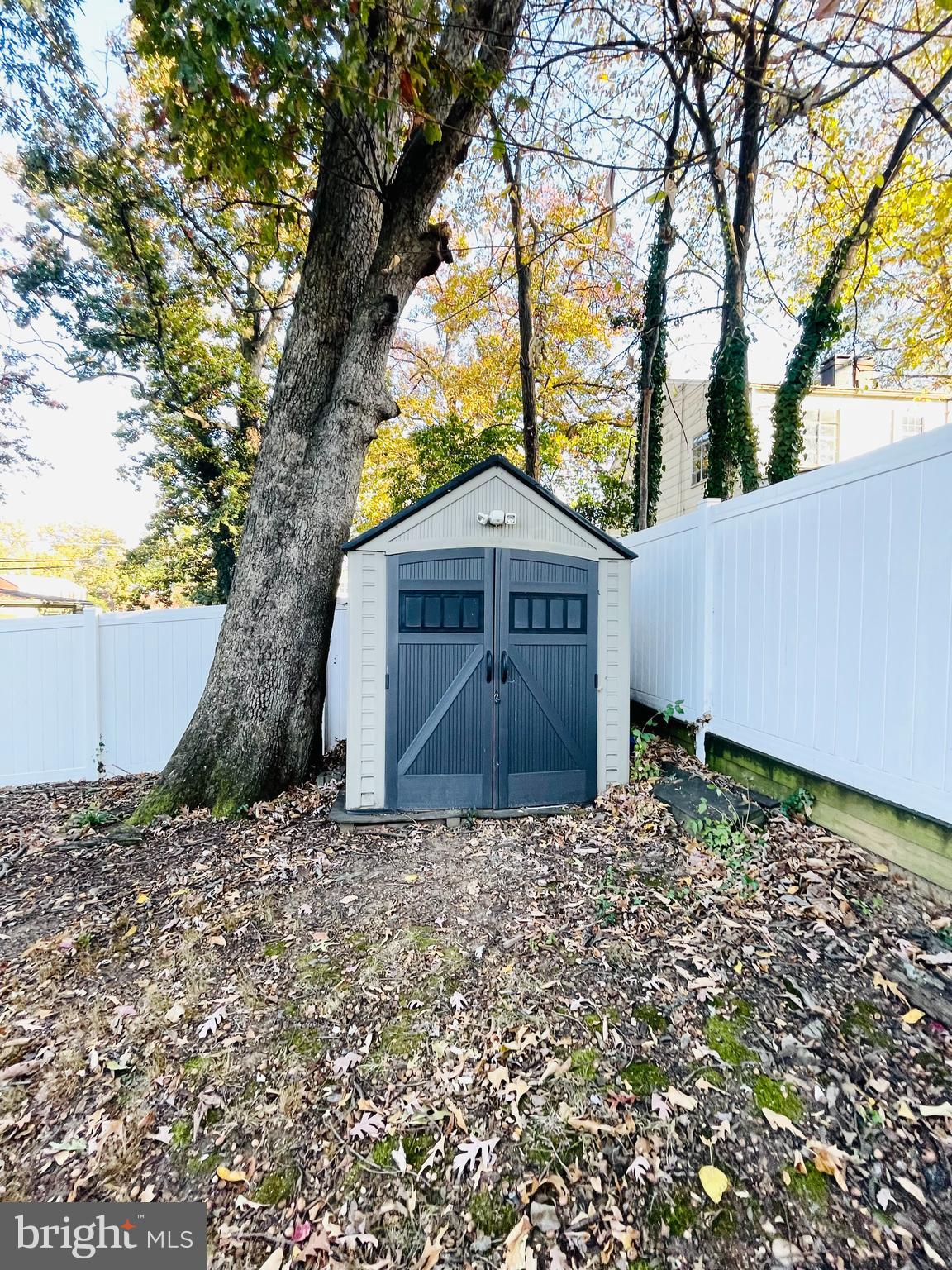 2223 Huntington AVENUE