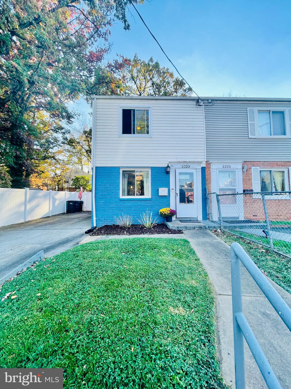 2223 Huntington AVENUE