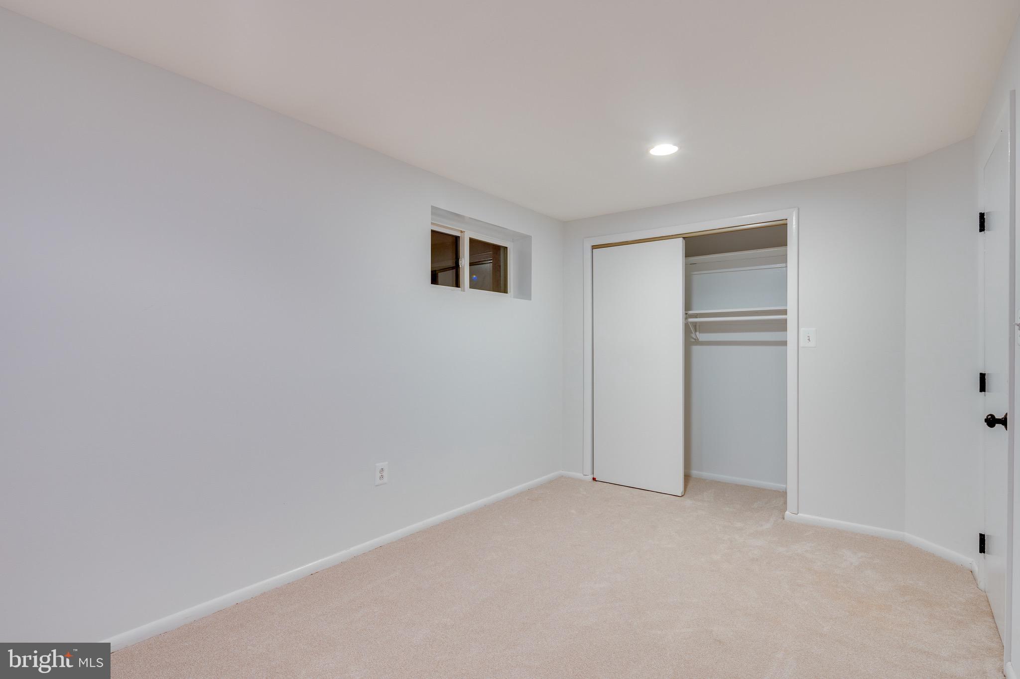 5709 Robinwood LANE