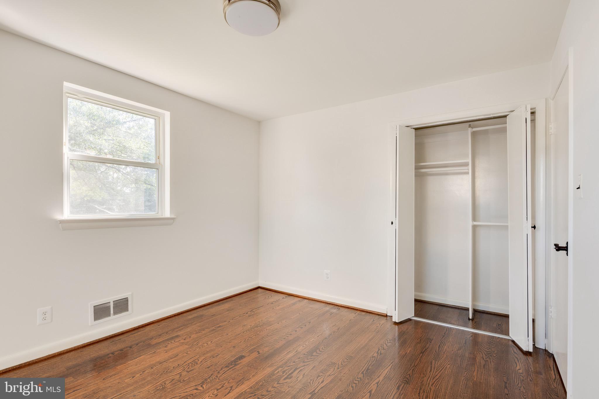 5709 Robinwood LANE