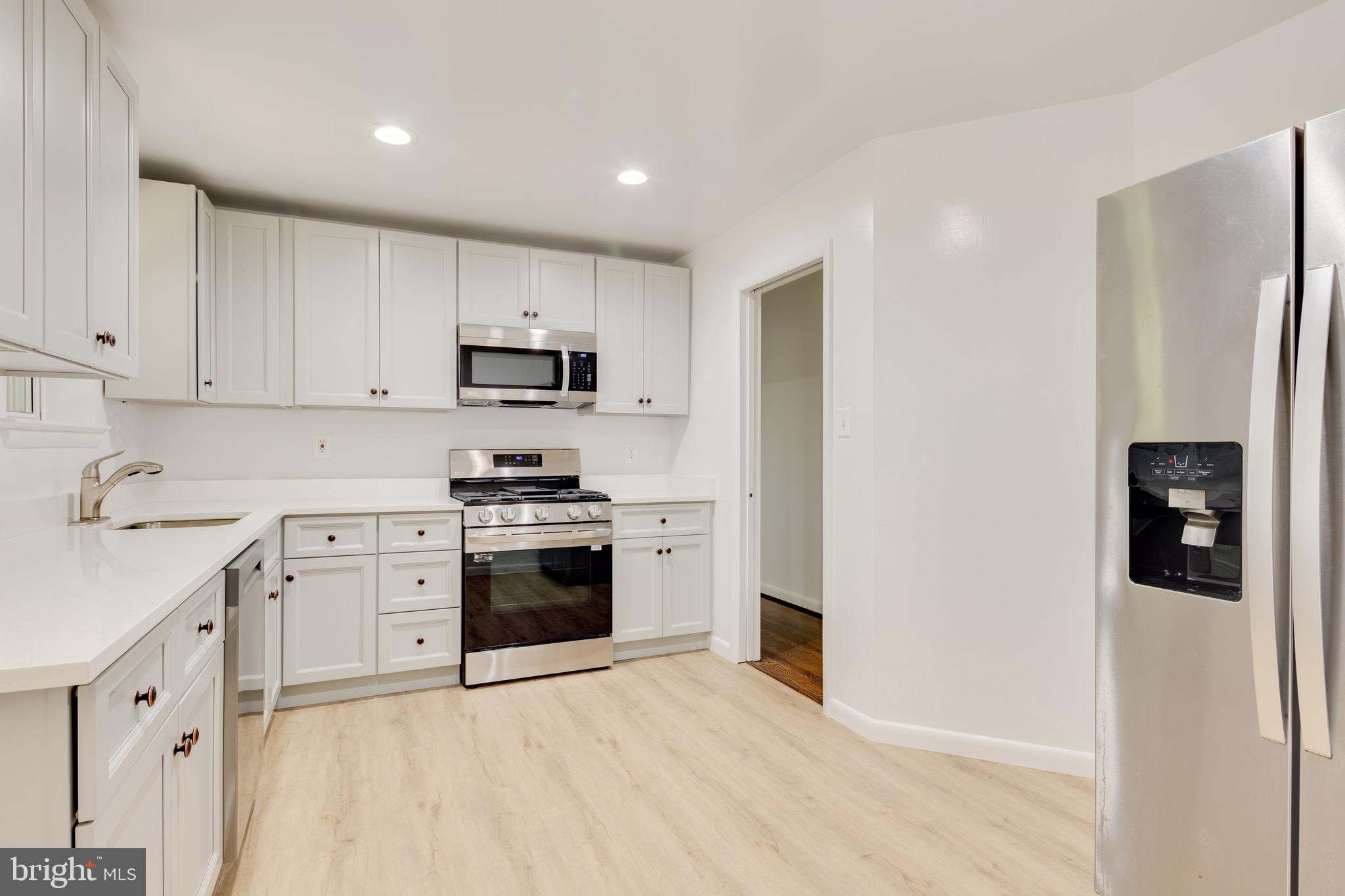 5709 Robinwood LANE