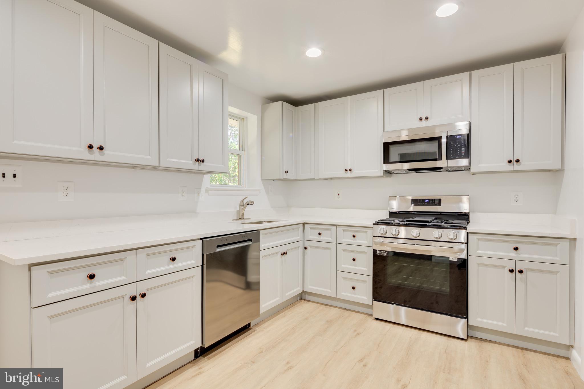 5709 Robinwood LANE