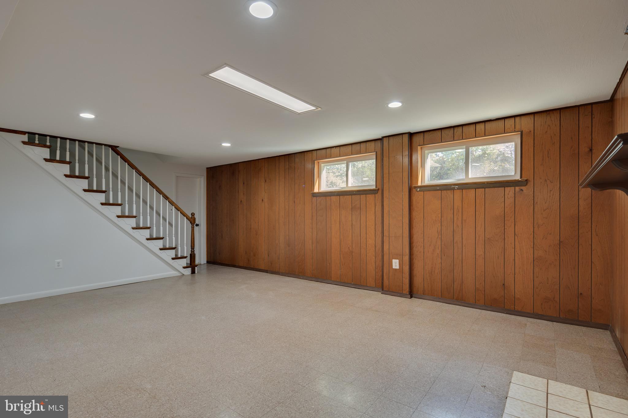 5709 Robinwood LANE