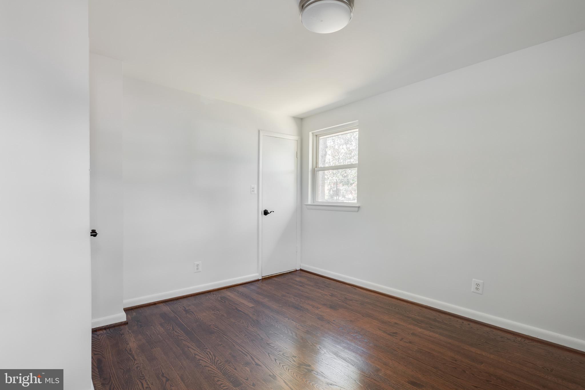 5709 Robinwood LANE