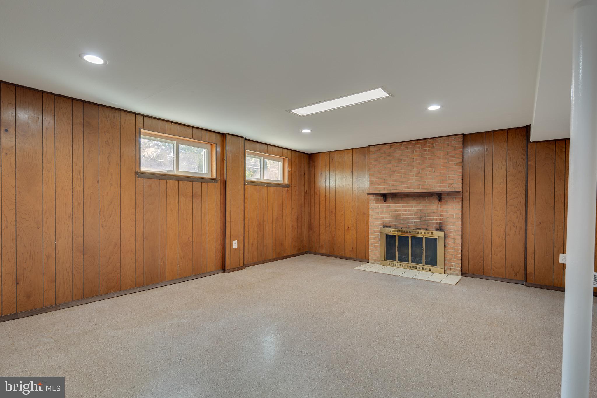 5709 Robinwood LANE