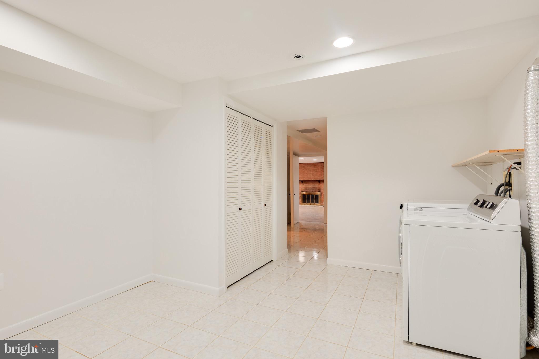 5709 Robinwood LANE
