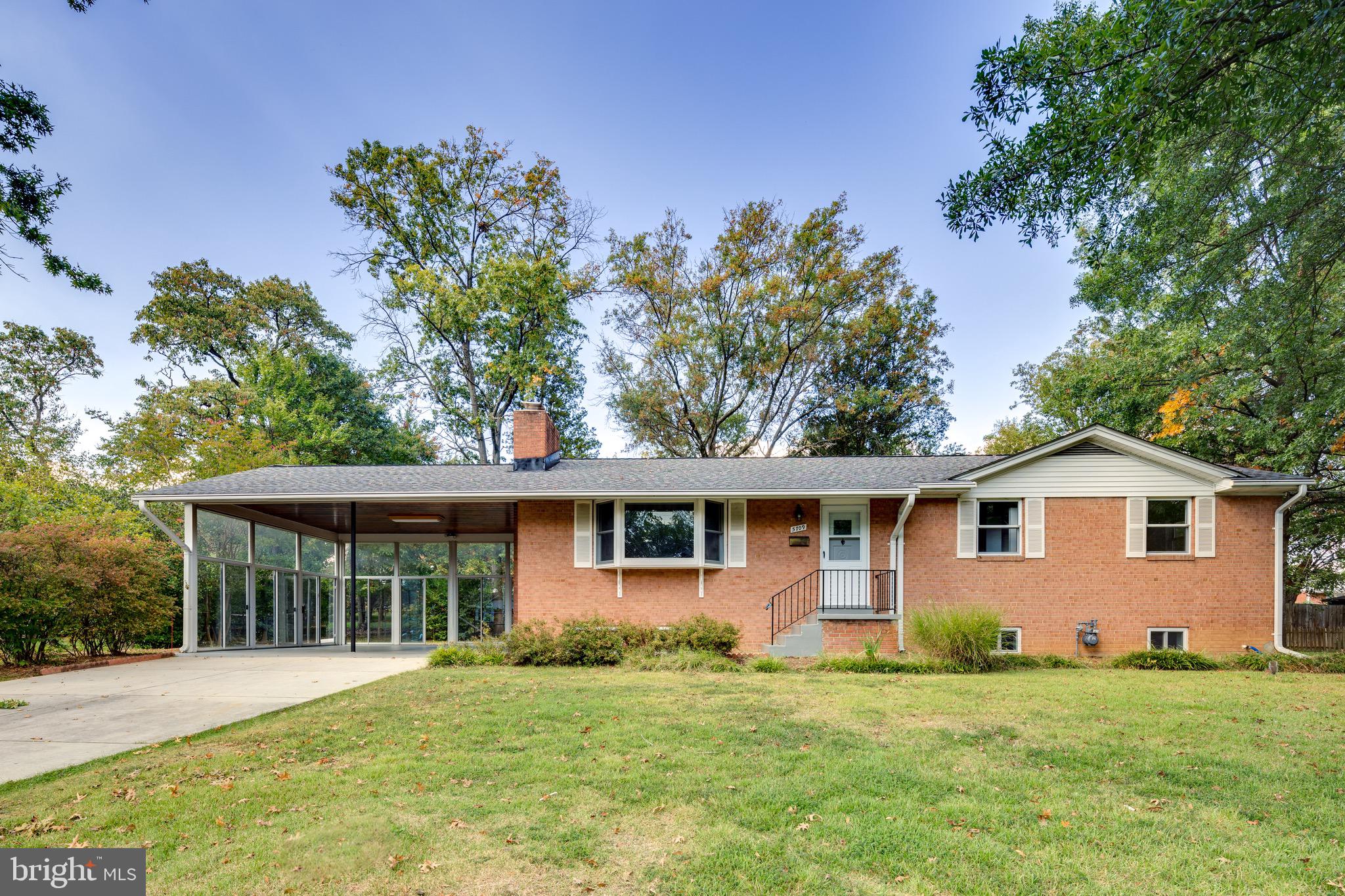 5709 Robinwood LANE