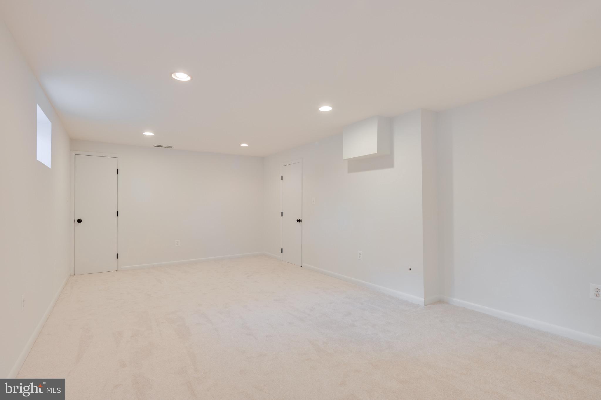 5709 Robinwood LANE