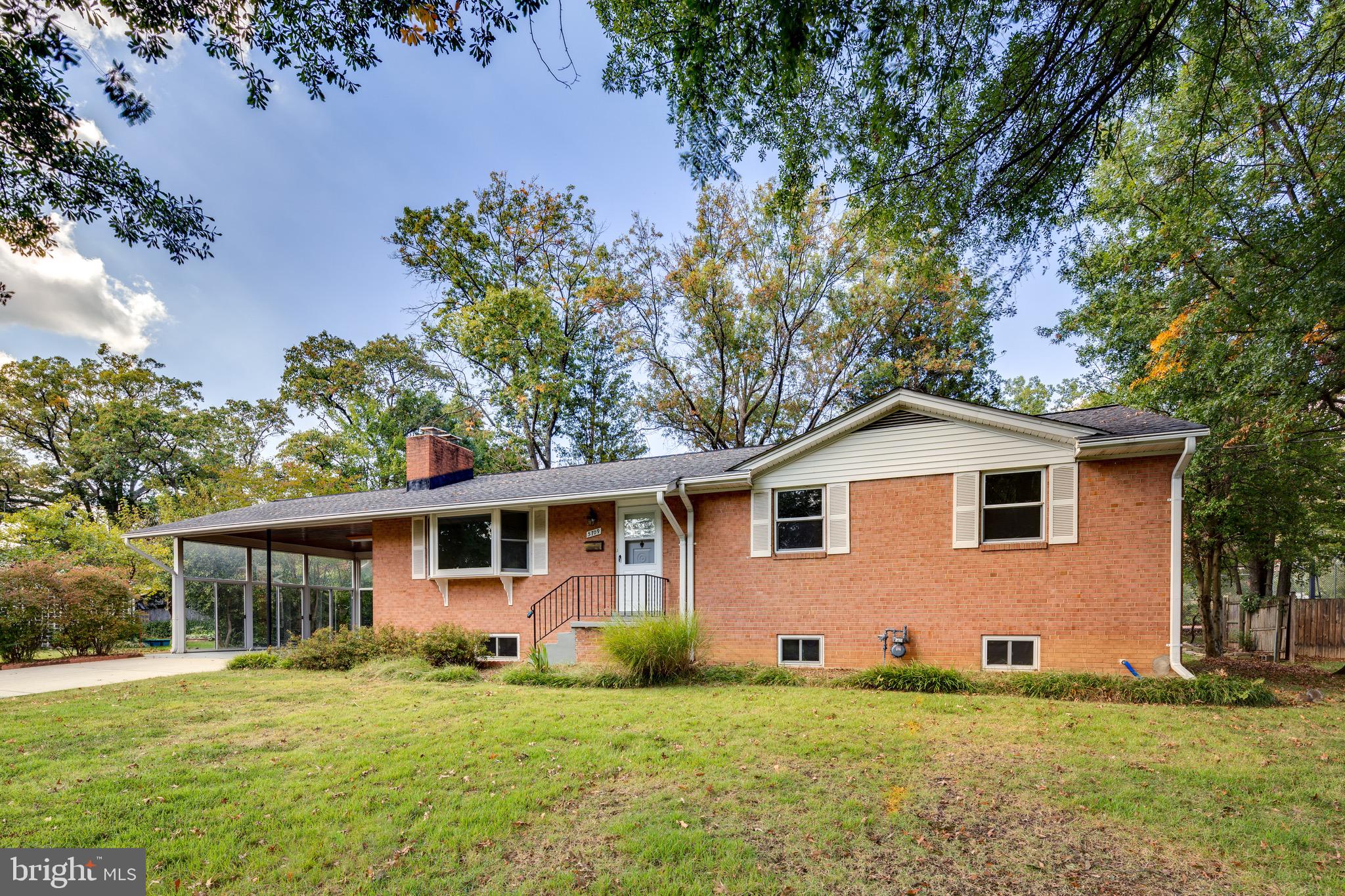 5709 Robinwood LANE