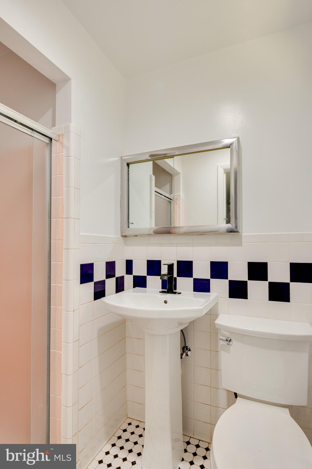 5709 Robinwood LANE