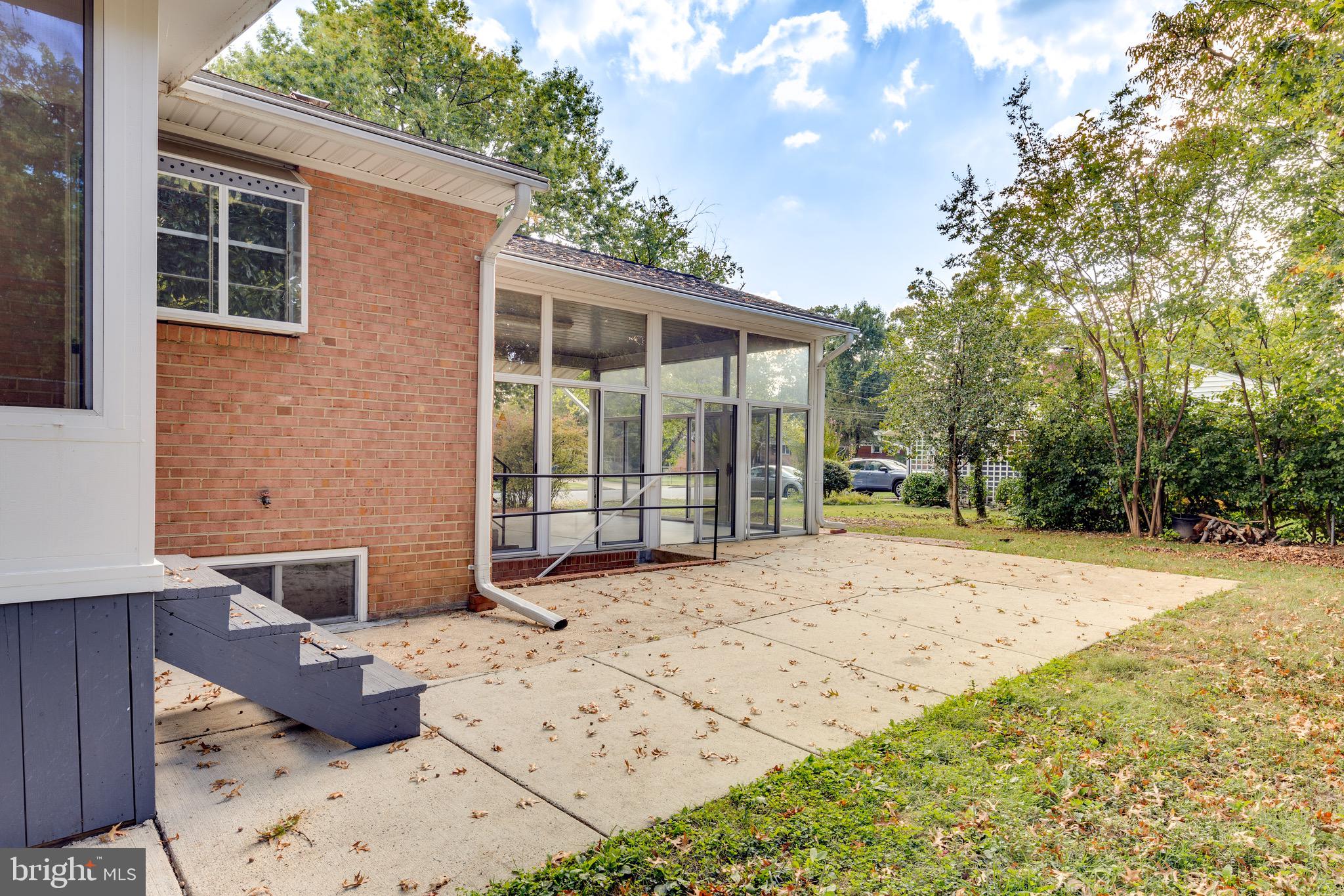 5709 Robinwood LANE