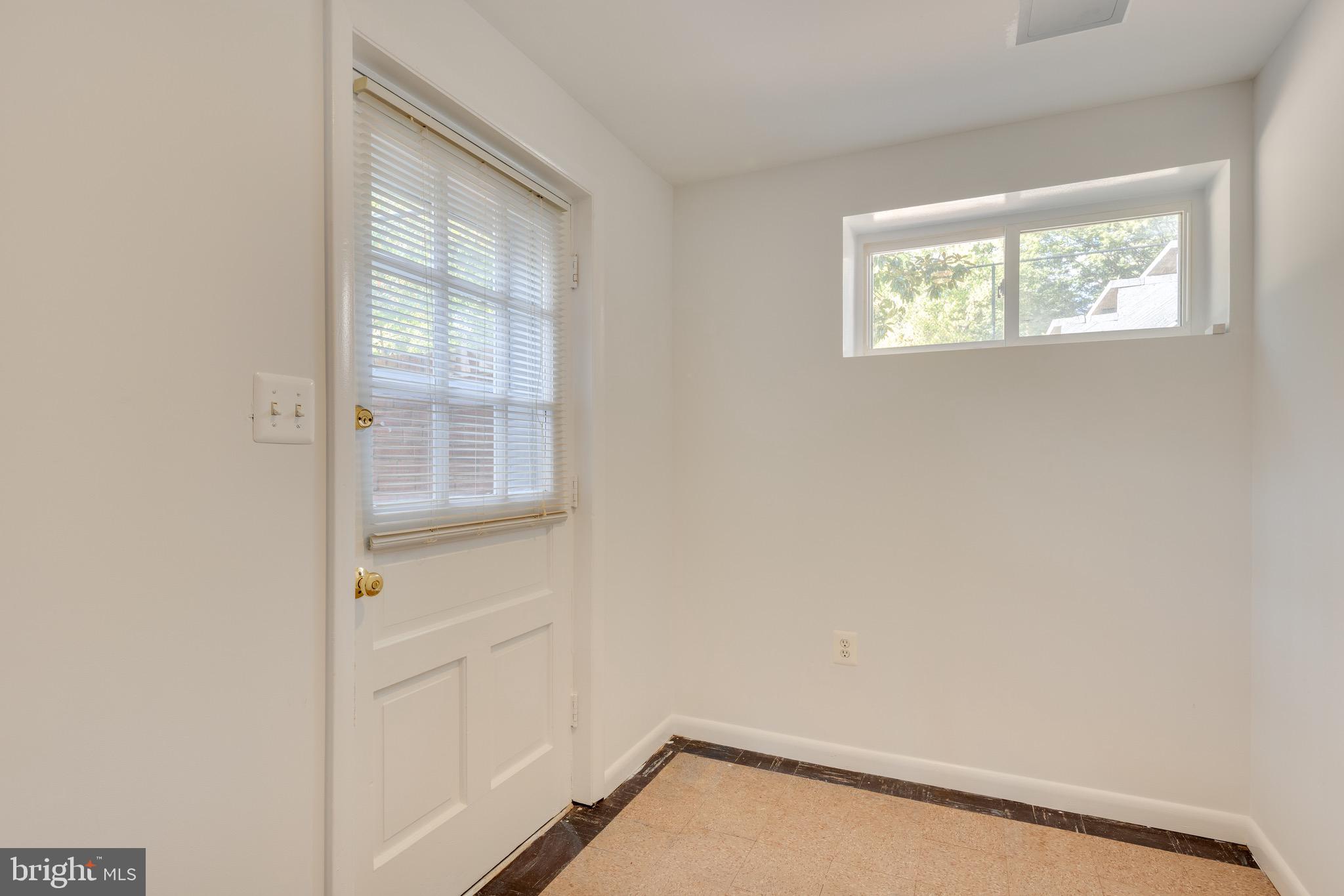 5709 Robinwood LANE