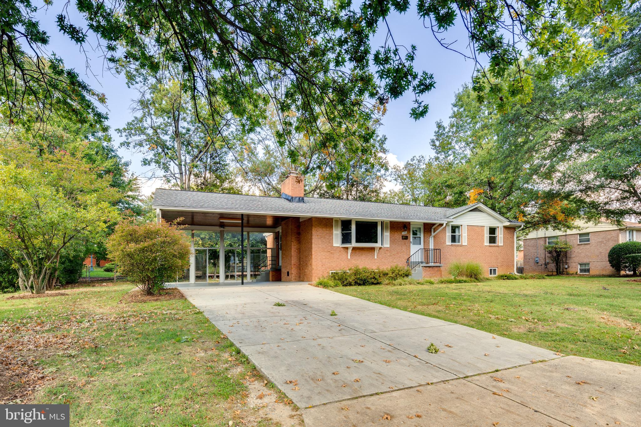 5709 Robinwood LANE