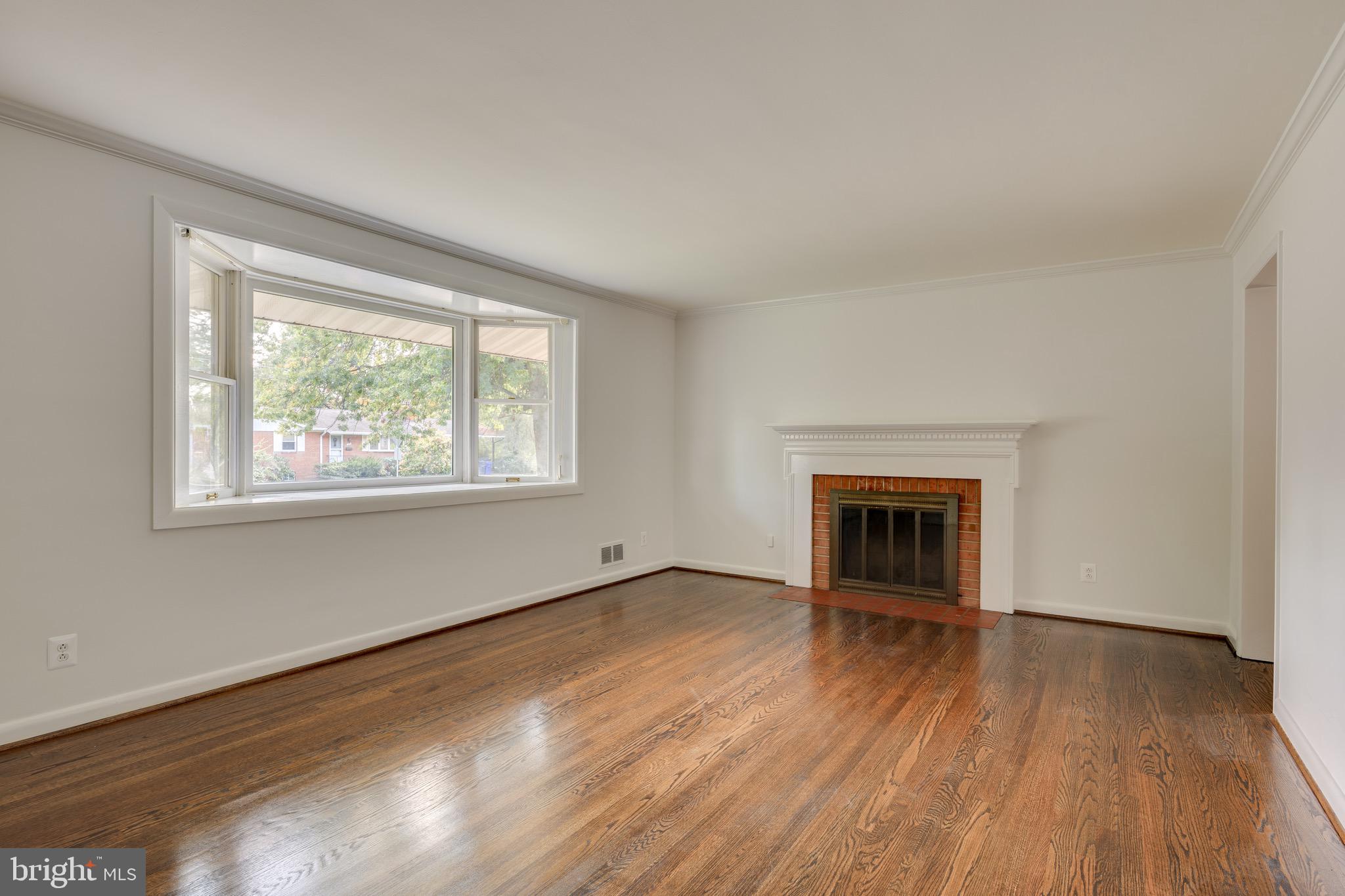 5709 Robinwood LANE
