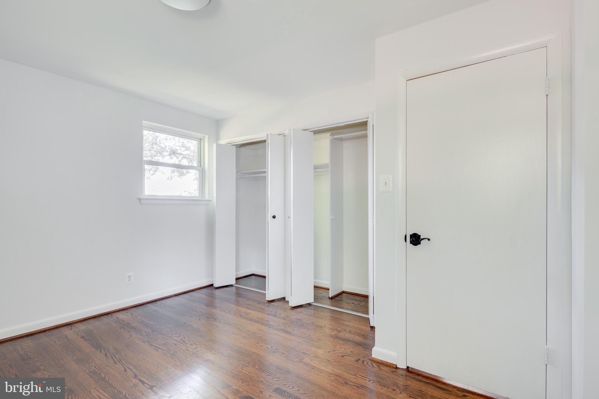 5709 Robinwood LANE