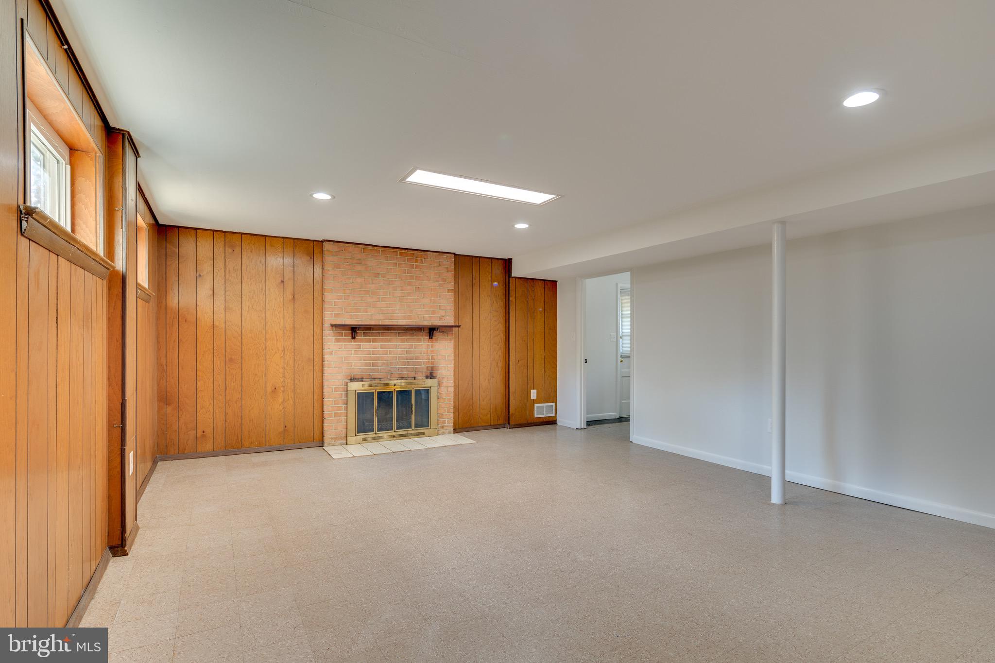 5709 Robinwood LANE