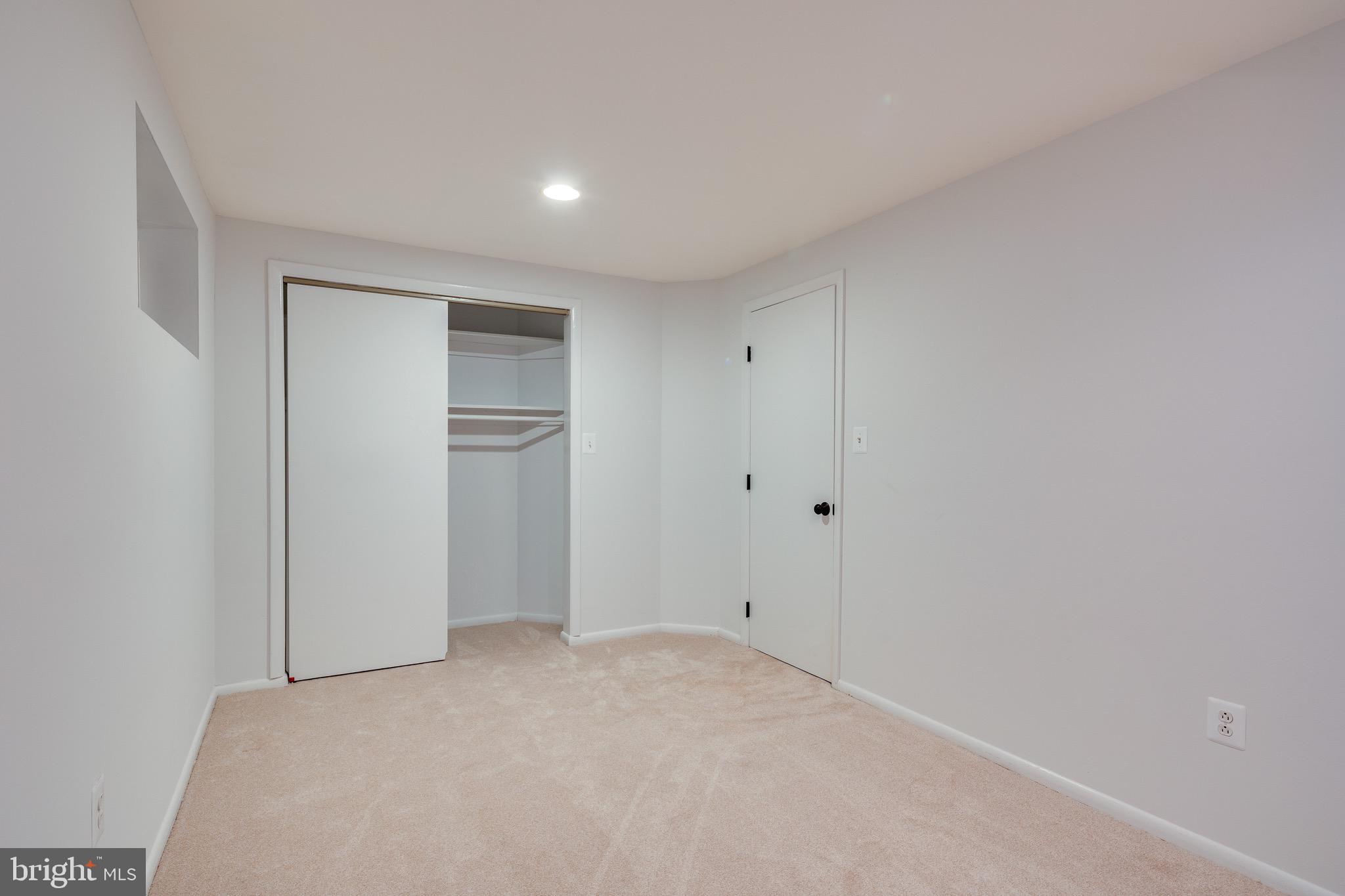 5709 Robinwood LANE