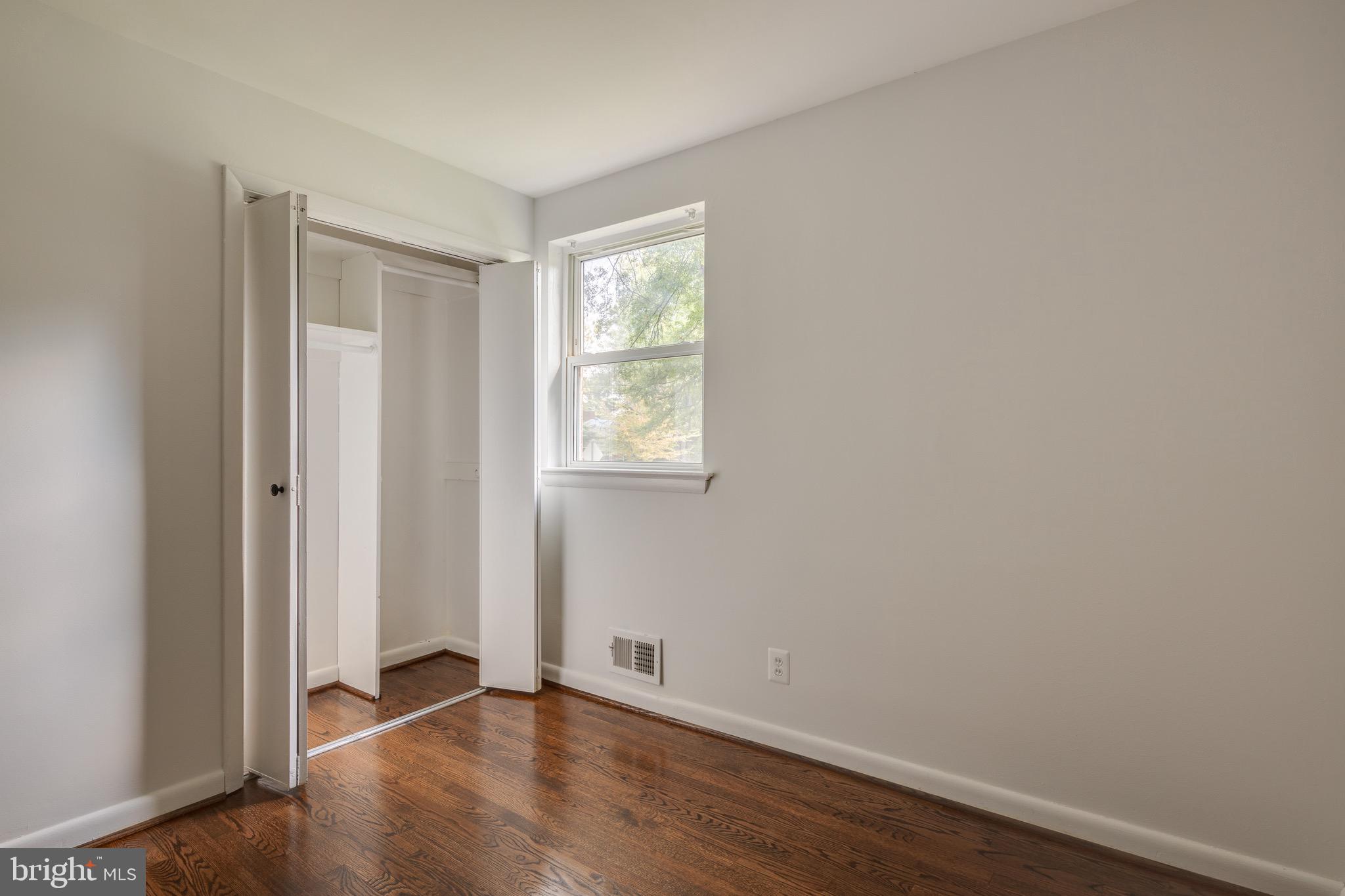 5709 Robinwood LANE