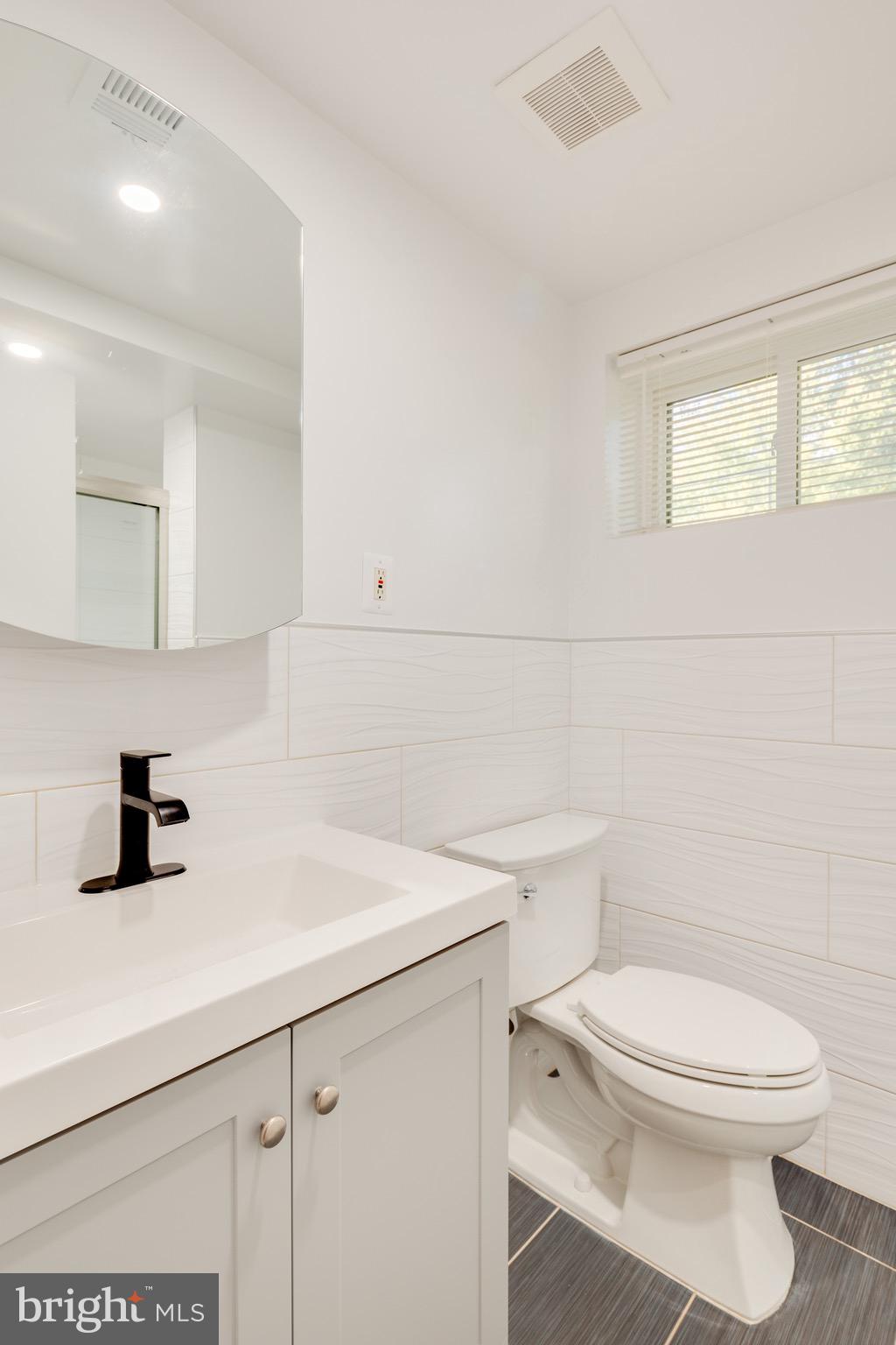 5709 Robinwood LANE
