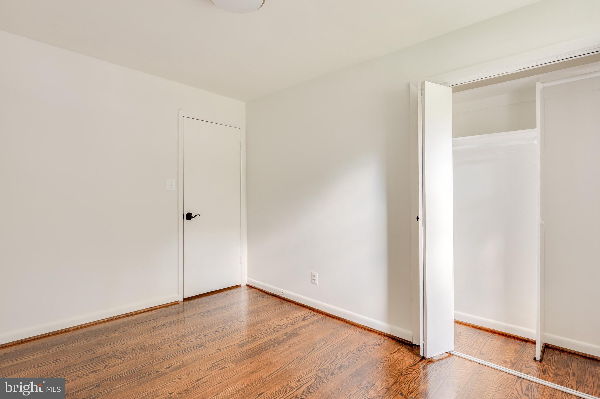 5709 Robinwood LANE