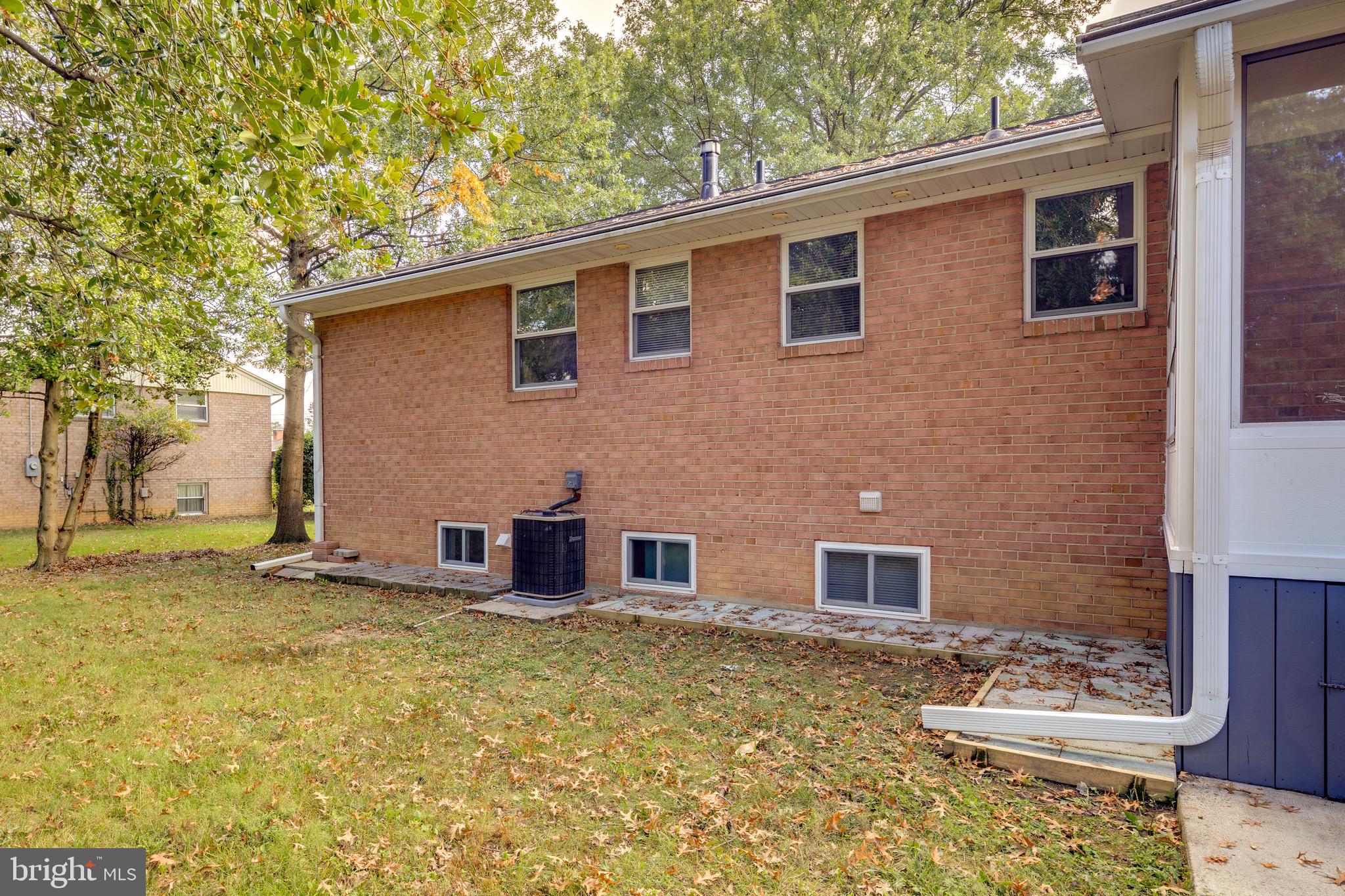 5709 Robinwood LANE