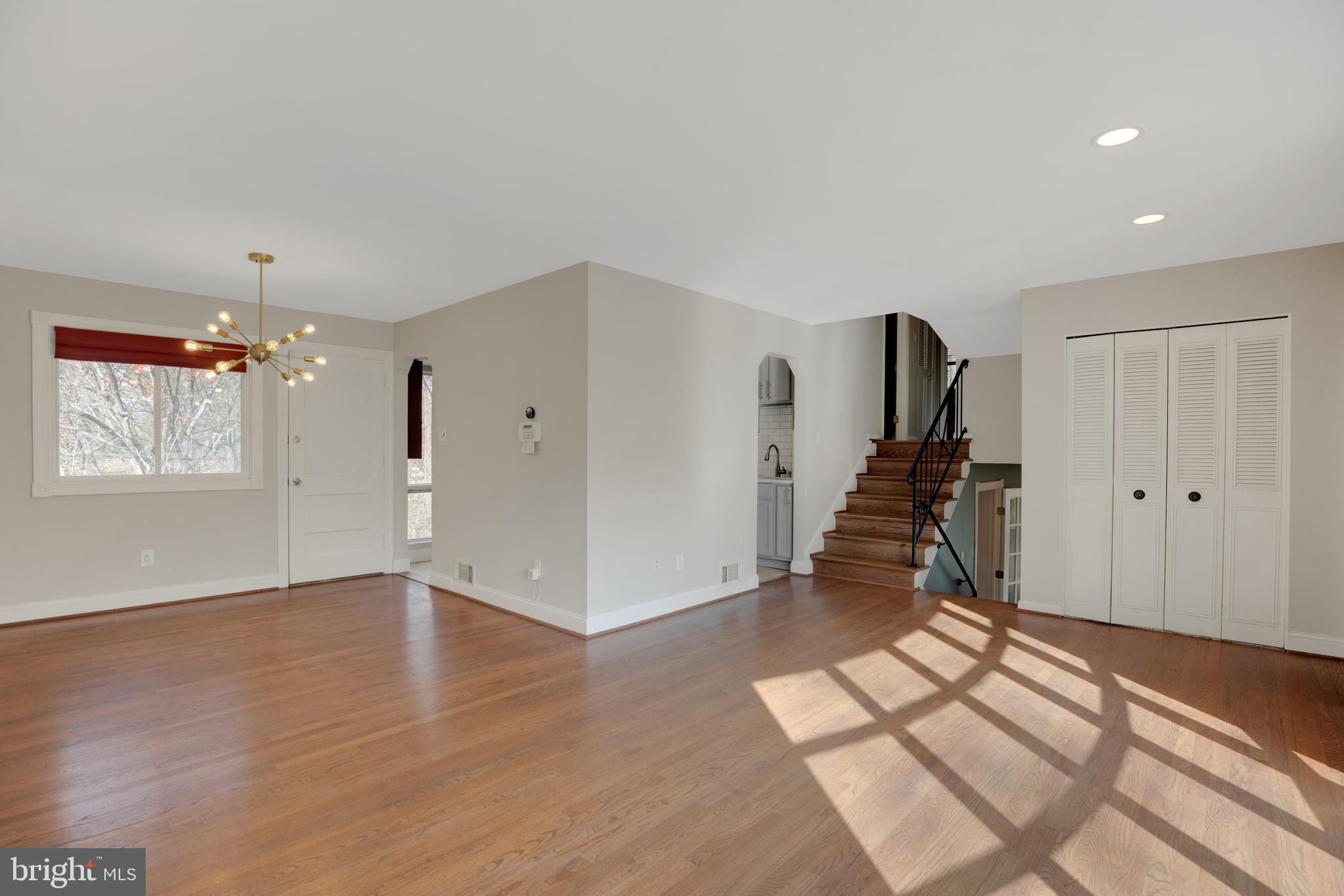 4704 Eaton PLACE