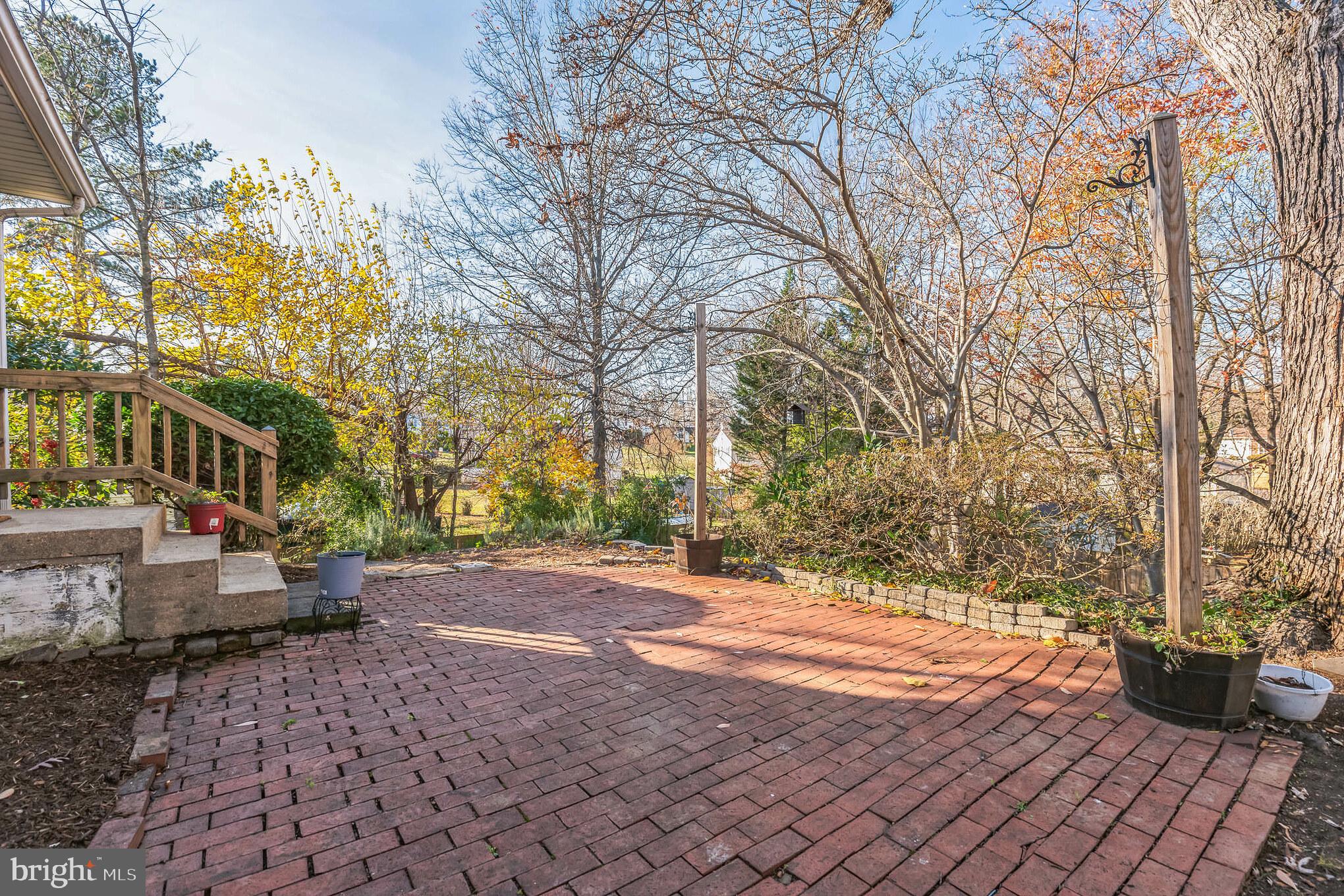 4704 Eaton PLACE