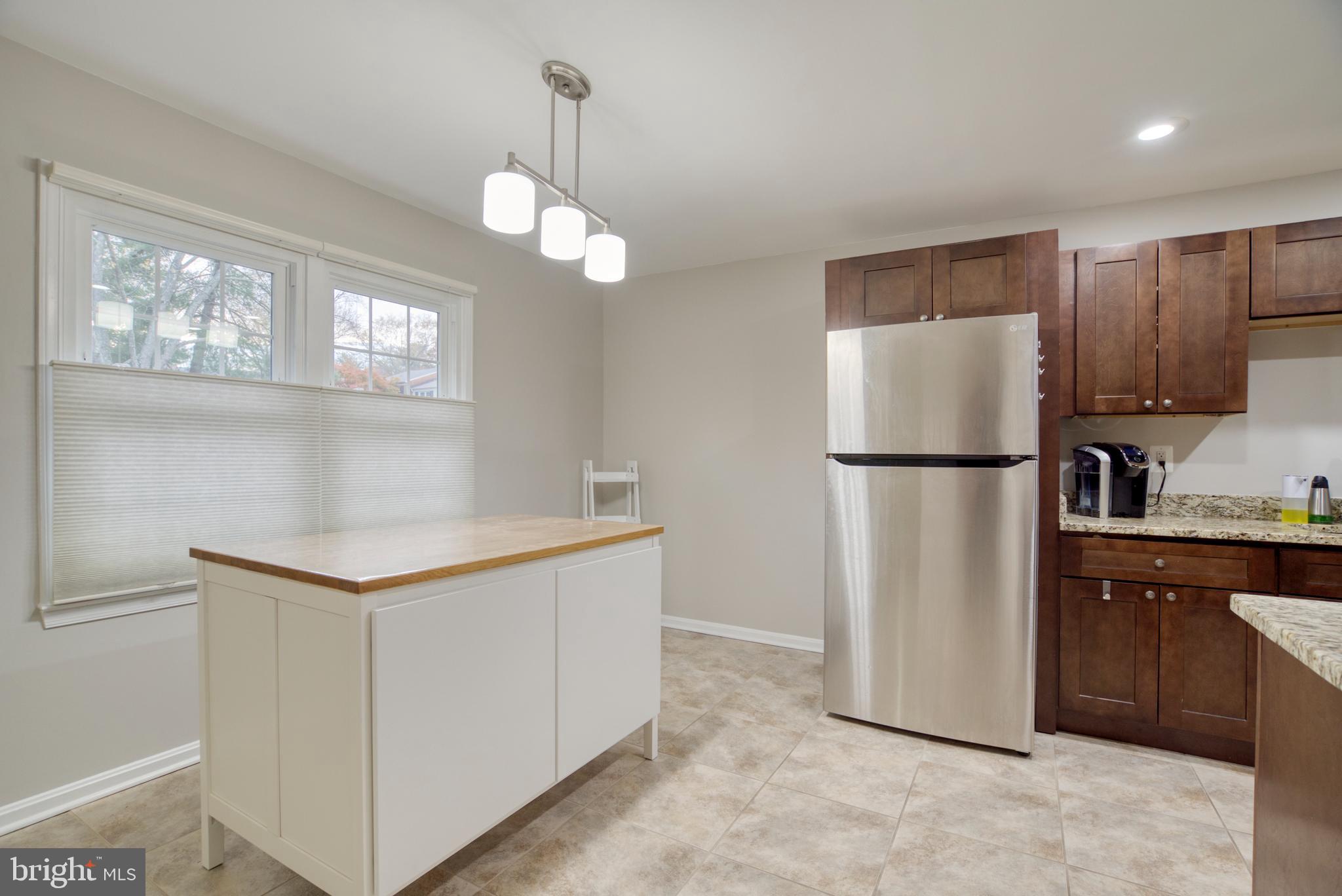 6856 Dina Leigh COURT