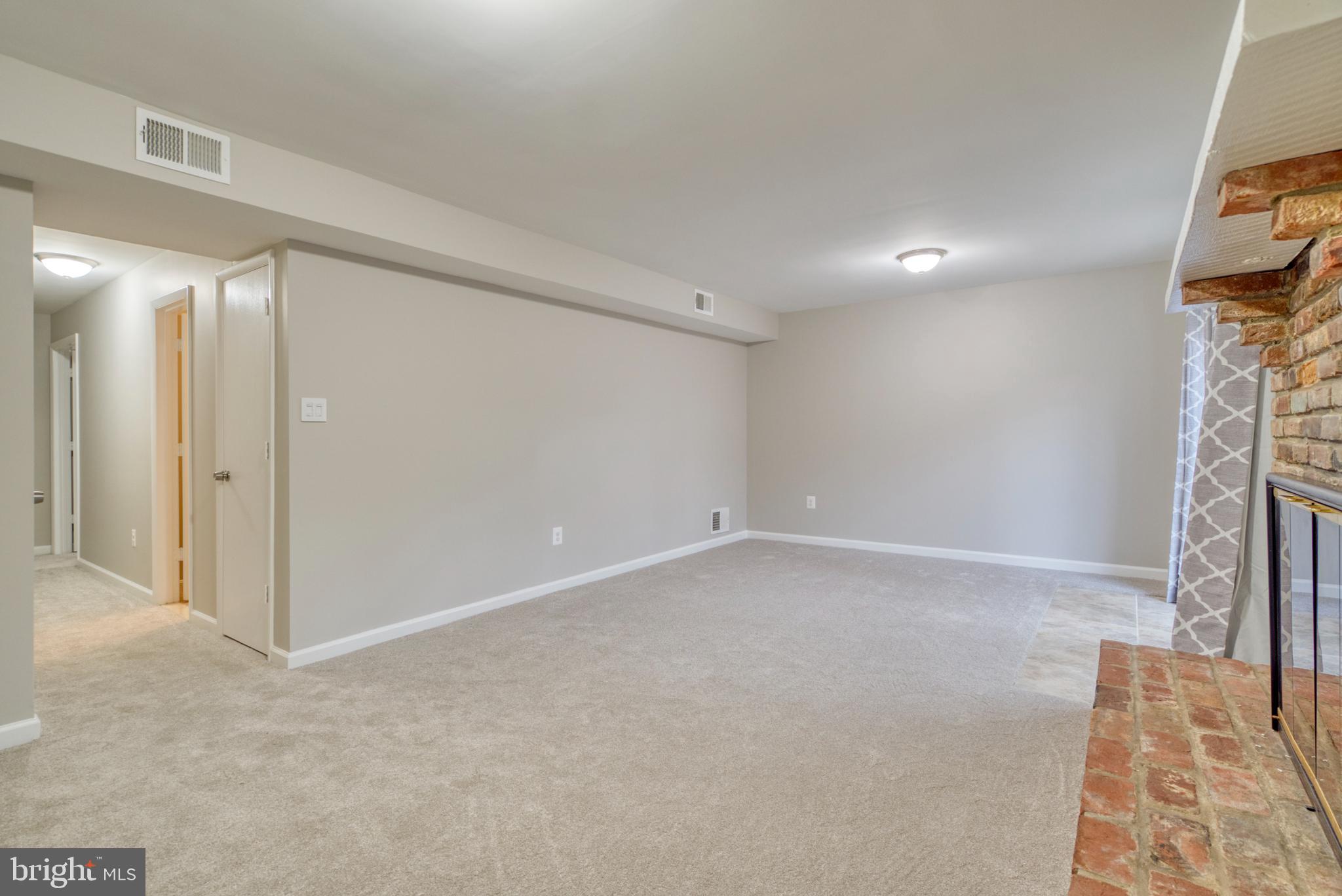 6856 Dina Leigh COURT