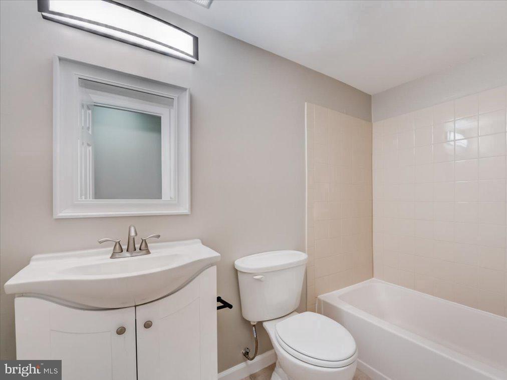2844 Dover LANE Unit: 102