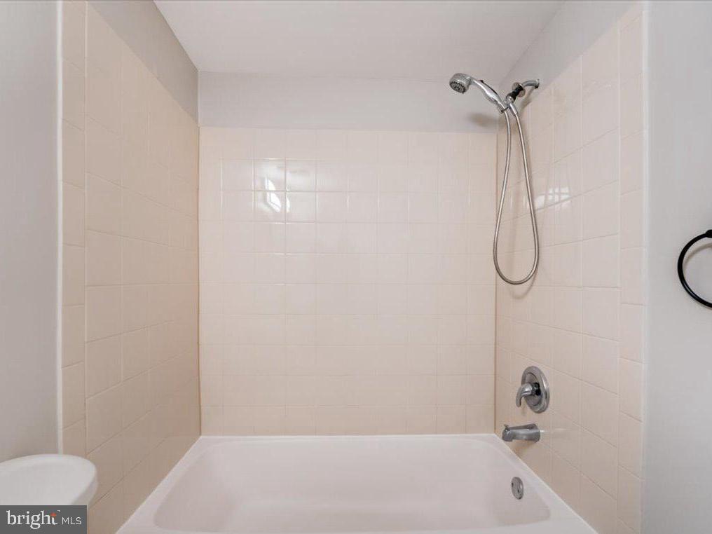 2844 Dover LANE Unit: 102