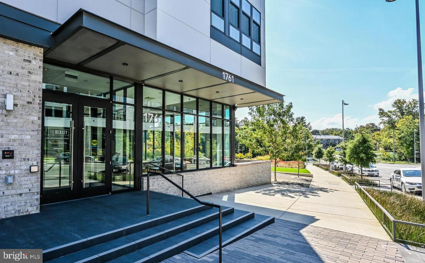 1761 Old Meadow Rd Unit: 307