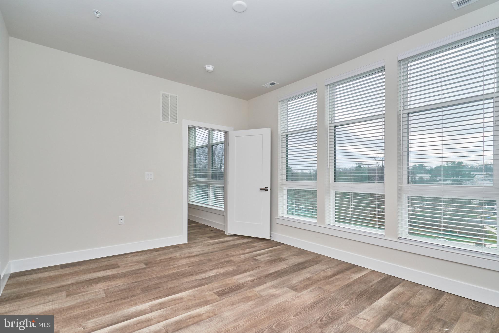 1761 Old Meadow Rd Unit: 307