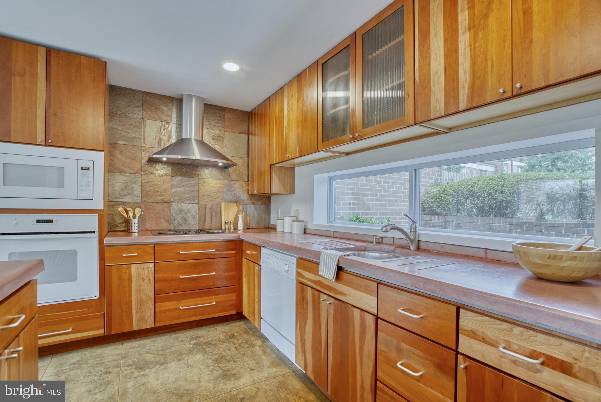 11456 Links DRIVE