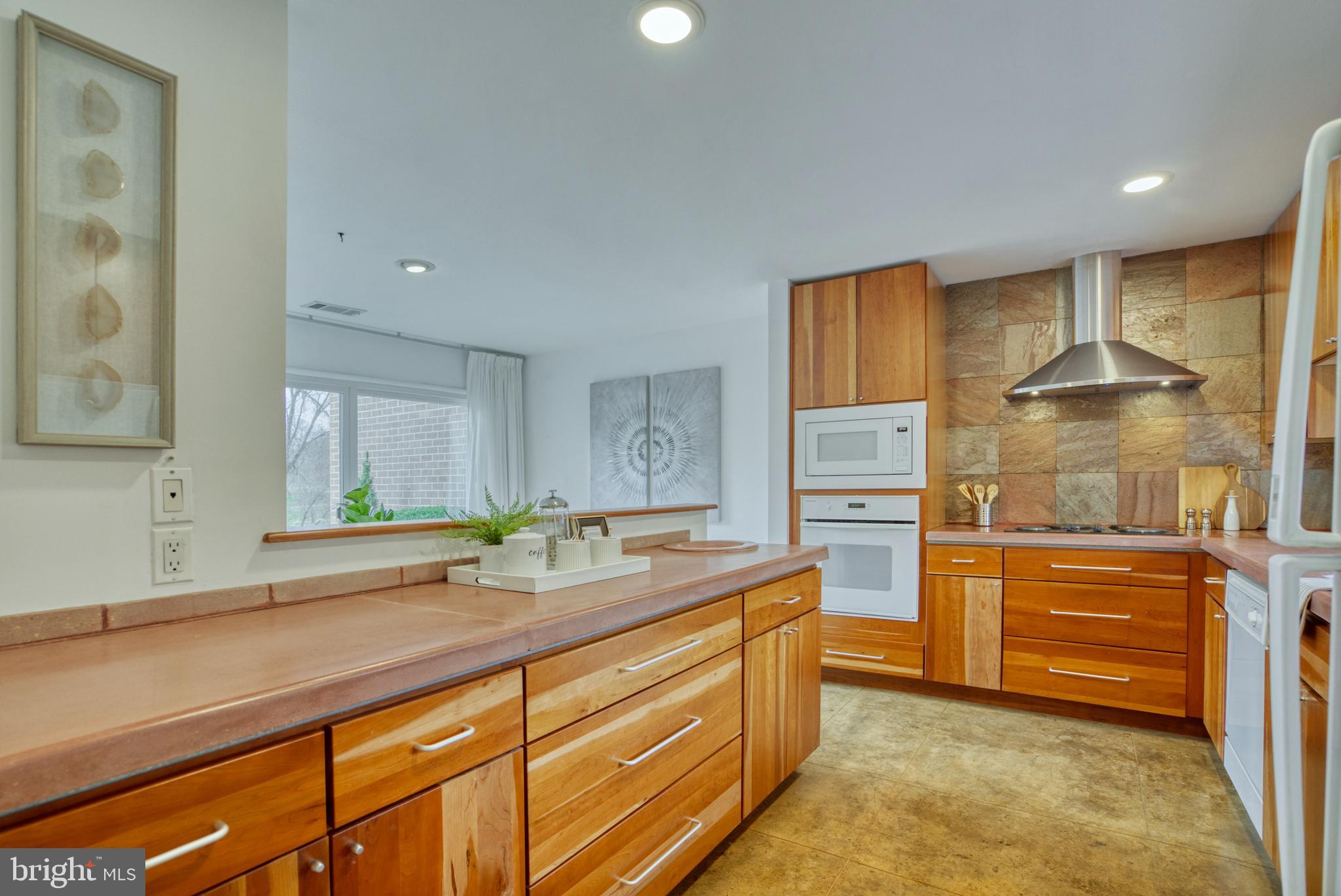 11456 Links DRIVE