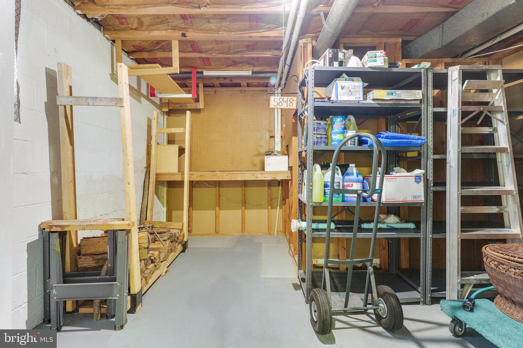 5848 Banning PLACE
