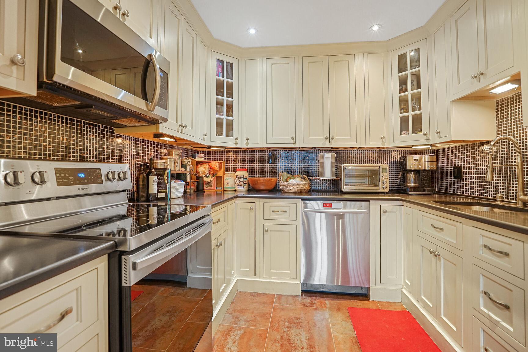 5408 Helm COURT